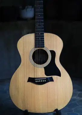 Gitar akustik elektrik Taylor 114E