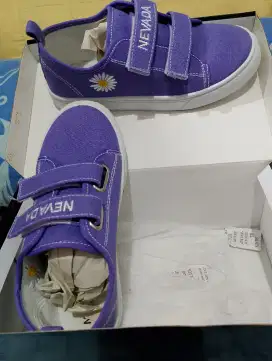 Sepatu Nevada anak warna ungu