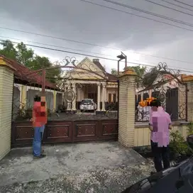 rumah lelang lamongan di sukodadi di raya Sugio-lamongan