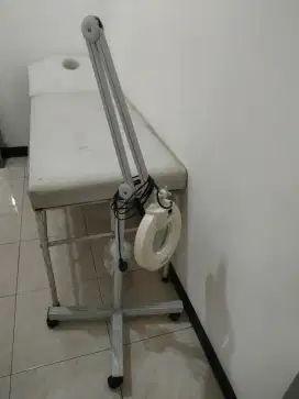 Kasur facial lubang dan lampu facial