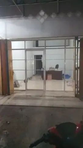 Pintu partisi sekat kaca