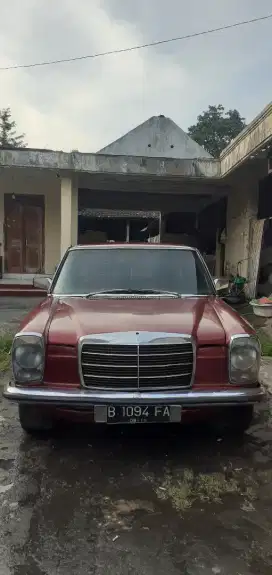 Mecedesbenz 200,merah marun classic 1975