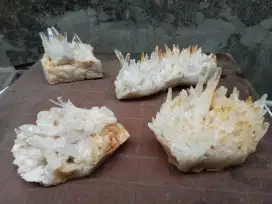 Batu kristal kecubung jenis rumpun atau Quartz cluster