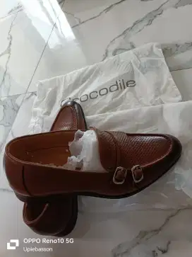 jual sepatu baru merk Crocodile original