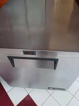 Undercounter Refrigerator  True TUC-27 (USA)