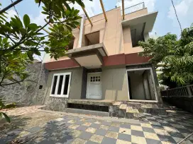 Dijual rumah Hook di dalam komplek perumahan jl. duren sawit