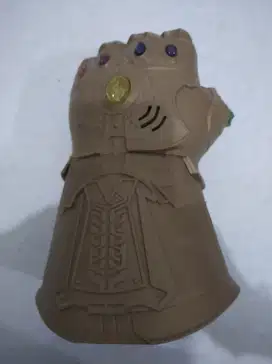 Tangan thanos iron man