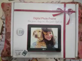 LG Digital Photo Frame LED  *BrandNew*