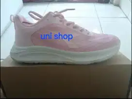 SEPATU RUNNING WANITA
