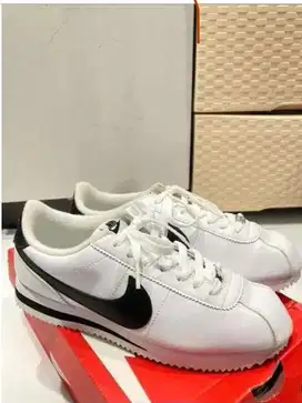 Nike cortez white black original authentic SIZE 41, like new