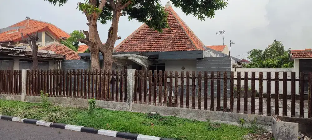 Rumah  Piramid unik dan langka