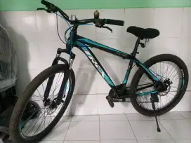 Sepeda bekas rasa baru (jarang dipakai)