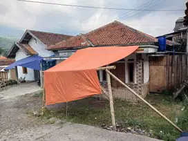 Rumah dipinggir jalan Garut