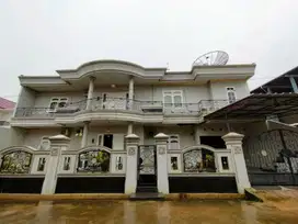 DIJUAL RUMAH MEWAH PALEMBANG SEMI FURNISH KOMPLEK VILLA BARI