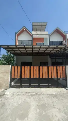 Ready Siap Huni Rumah Mewah 3 Lantai LT 125 KPR DP 0% Free Biaya