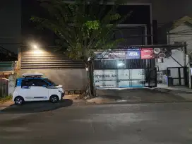 Jual bangunan baru di dukuh kupang ex showroom,  lokasi strategis !!