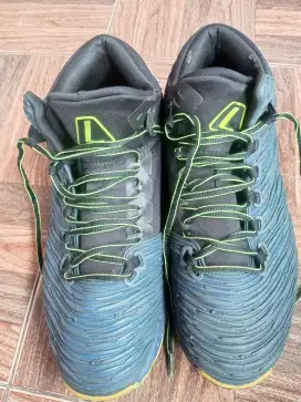 Sepatu Basket League Shift UK. 46