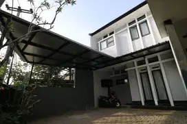 Rumah 2 lantai mainroad tanjung sari asri antapani cck utk kantor