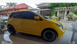 Dijual...Toyota IST THN 2005
