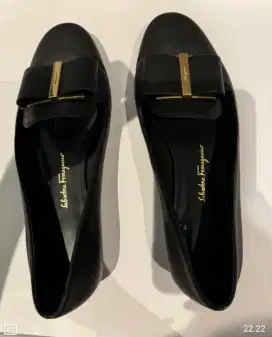 SEPETU WANITA SALVAYORE FERROGAMO SIZE 5D PRELOVED
