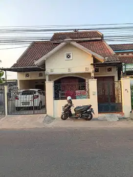 Rumah 2 lantai lokasi strategis