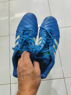 Sepatu futsal Adidas Sala