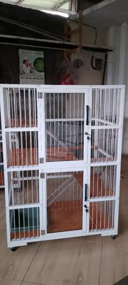 Kandang kucing alumunium putih 2 pintu
