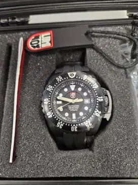 Luminox Diver Deep Dive 500m With Helium Valve Escape Feature