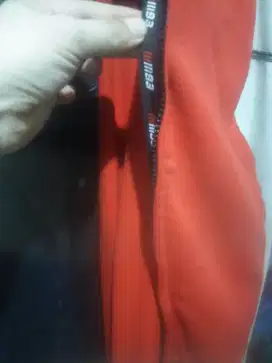 Uniqlo zipper Jaket merah motogp. Tag marquez