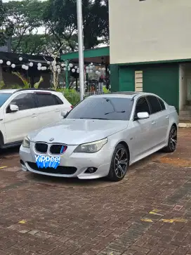 BMW E60 530i Sunroof Siler on Black M5 Look.