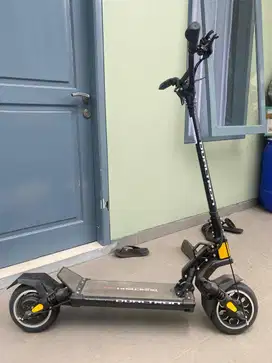 Skuter listrik lipat Dualtron