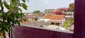 DI JUAL RUMAH DUA LANTAI, FULL BANGUNAN, SHM, LOKASI STRATEGIS