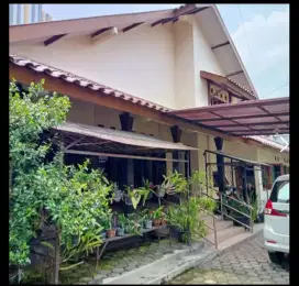 Disewakan  Rumah di Belakang Hartono Mall siap huni