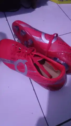 sepatu sepak bola