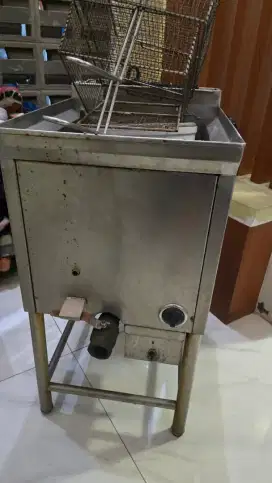 2 unit DeepFryer kondisi 85%