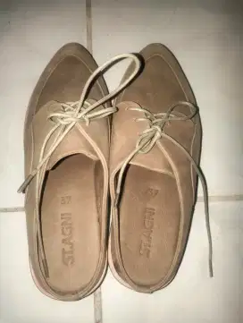 Sepatu kulit asli