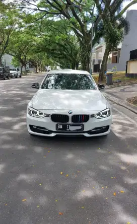 Bmw 320i f30 sport 2016(nik 2015)