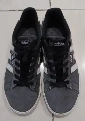 Dijual!!! Sepatu Adidas Hitam Made in Cambodia, Sz 42