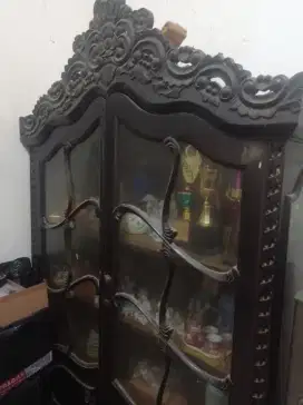 lemari pajangan kayu jati