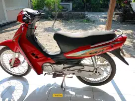 Suzuki tornado merah