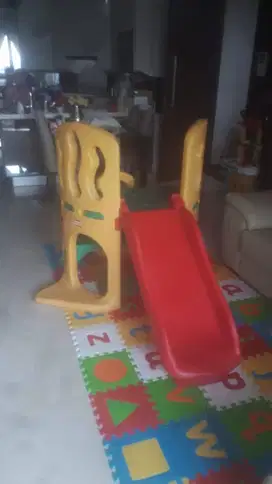 Little Tikes Hide n Seek Climber ( Slide/Perosotan )