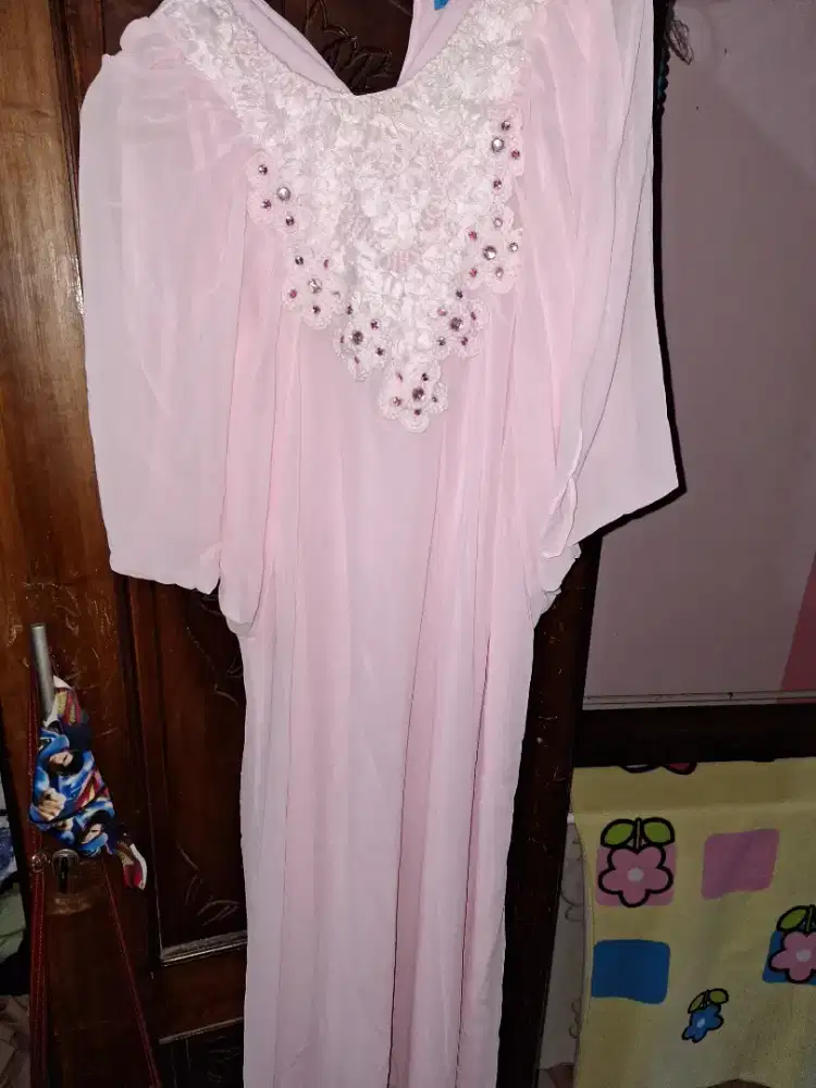 Jual dress kaftan warna babypink