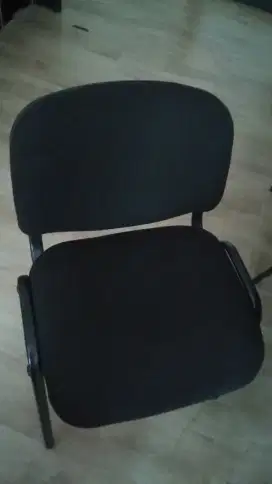 Dijual Kursi Hitam kondisi masih oke