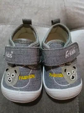 Sepatu bayi merk Fransisca Renaldy