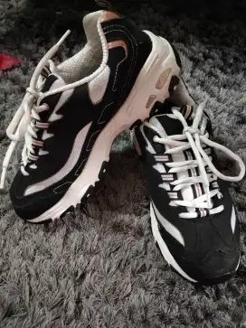 Sepatu Skechers size 38