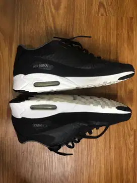 Sepatu Nike Air Max 90 size 42,5