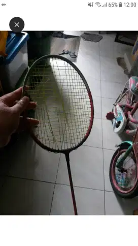 raket untuk badminton