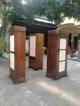 Almari jadul/kuno