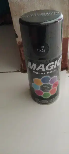 Spray paint warna black