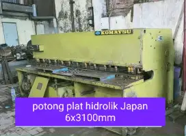 Mesin pon eksentrik dan hidrolik